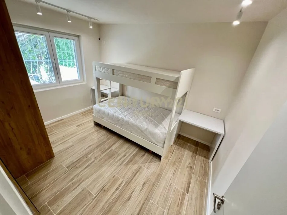 Tirane, jepet me qera apartament 2+1 Kati 1, 84 m² 700 € (selite)