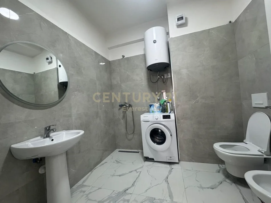 Shqiperi, jepet me qera apartament 2+1+Ballkon Kati 7, 100 m² 550 € (Astir)