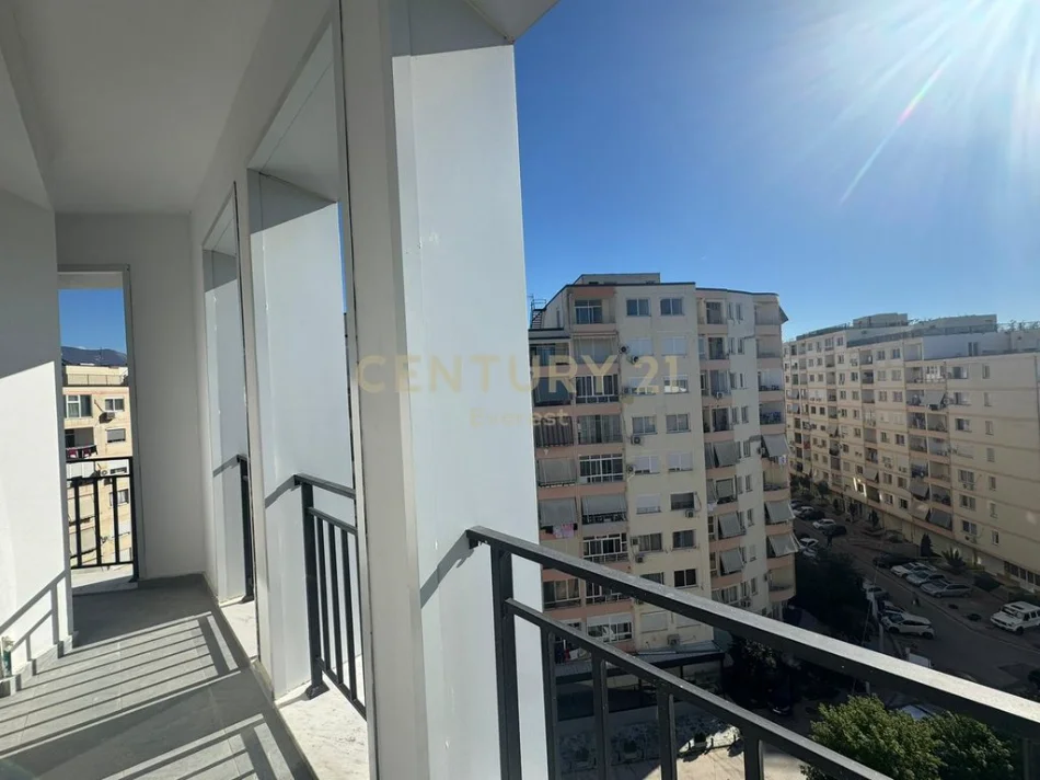 Shqiperi, jepet me qera apartament 2+1+Ballkon Kati 7, 100 m² 550 € (Astir)