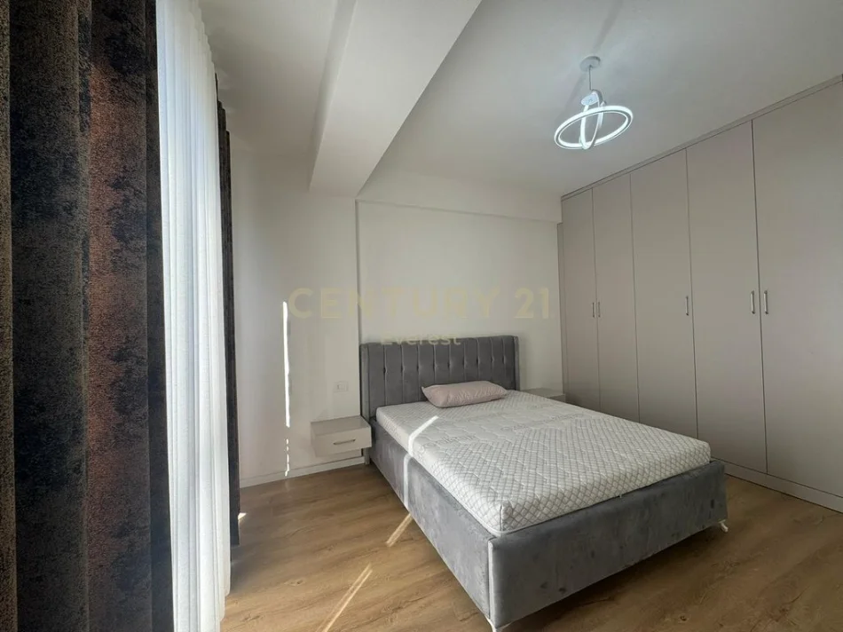 Shqiperi, jepet me qera apartament 2+1+Ballkon Kati 7, 100 m² 550 € (Astir)