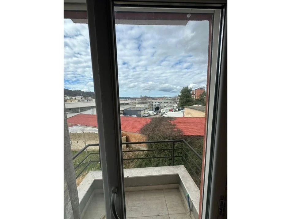 Tirane, jepet me qera apartament 2+1+Ballkon Kati 2, 90 m² 600 € (Kopshti botanik)