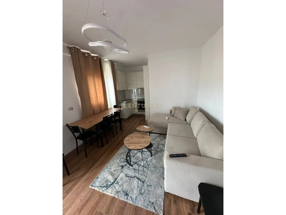 Tirane, jepet me qera apartament 2+1+Ballkon Kati 2, 90 m² 600 € (Kopshti botanik)