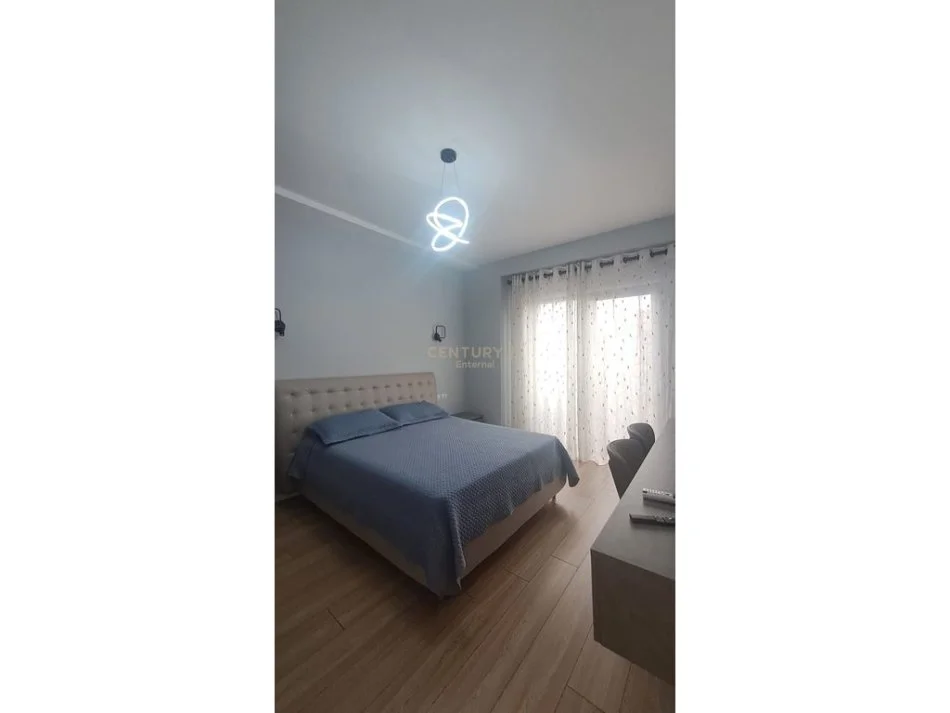 Tirane, jepet me qera apartament 3+1+Ballkon Kati 6, 159 m² 2.300 € (Rruga e kavajes)