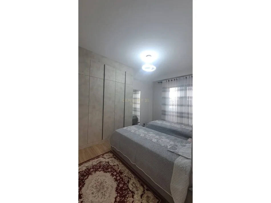 Tirane, jepet me qera apartament 3+1+Ballkon Kati 6, 159 m² 2.300 € (Rruga e kavajes)