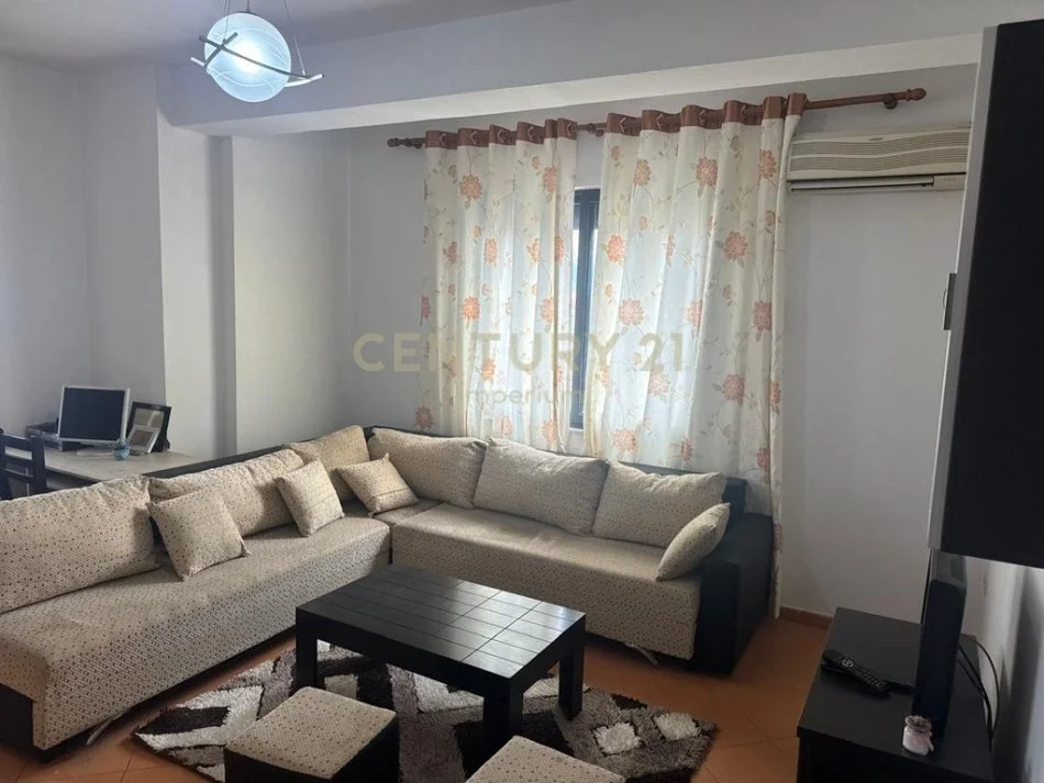 Tirane, jepet me qera apartament 1+1+Ballkon Kati 6, 76 m² 350 € (Yzberisht nela6)