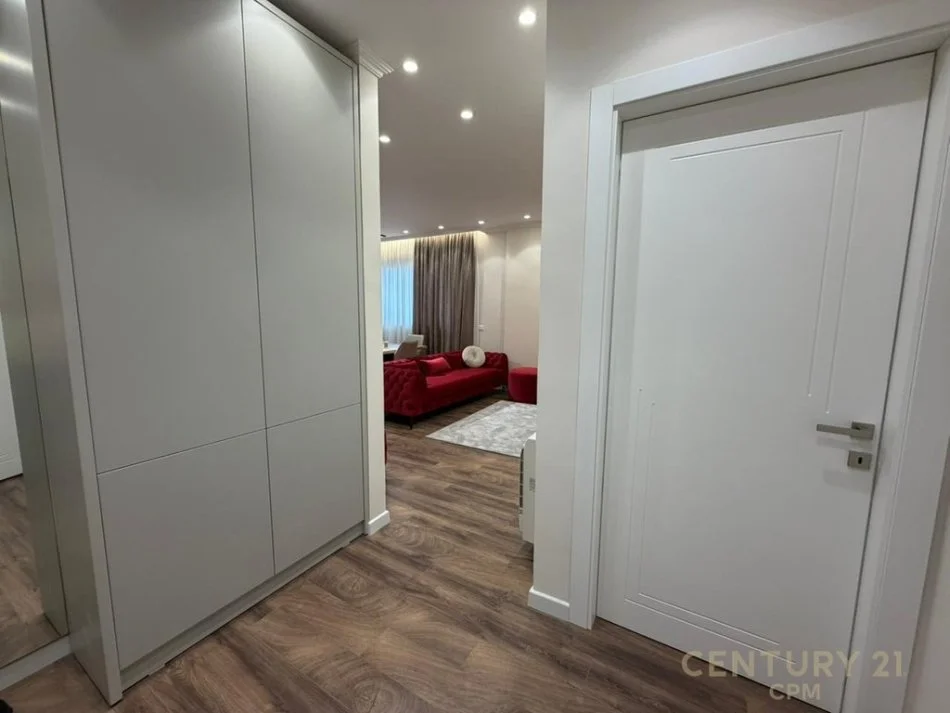 Tirane, jepet me qera apartament 1+1+Ballkon Kati 7, 70 m² 1.000 € (Pazari ri)