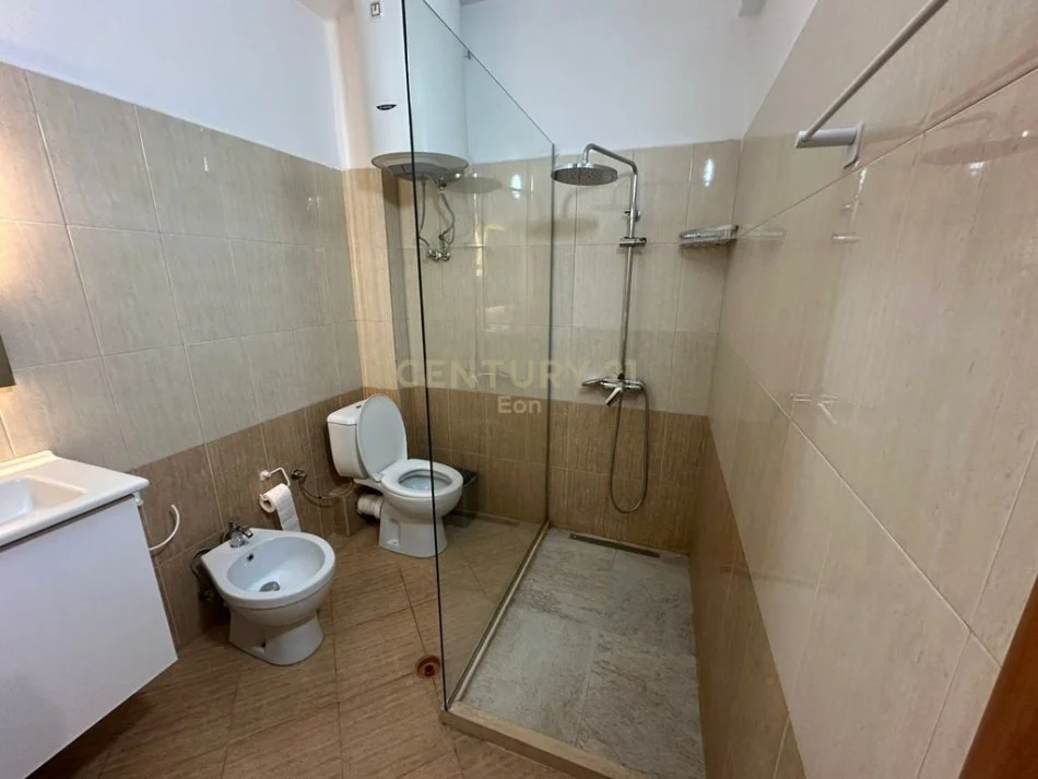 Durres, shitet apartament 1+1 Kati 9, 70 m² 105.000 € (Qender te durresit)