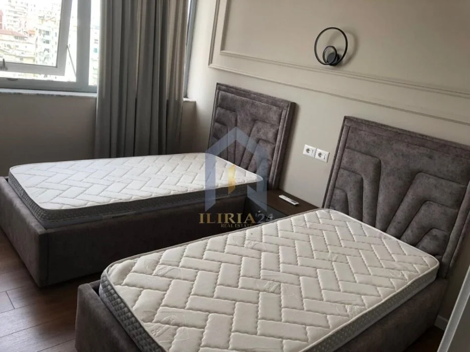 Tirane, jepet me qera apartament 2+1 Kati 8, 120 m² 800 € (RRUGA ISH PARKU)