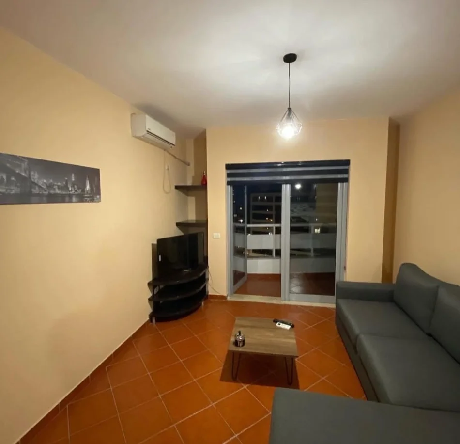 Tirane, jepet me qera apartament 1+1+Ballkon Kati 9, 500 € (Pallati me Shigjeta, Perball Delijorgjit)