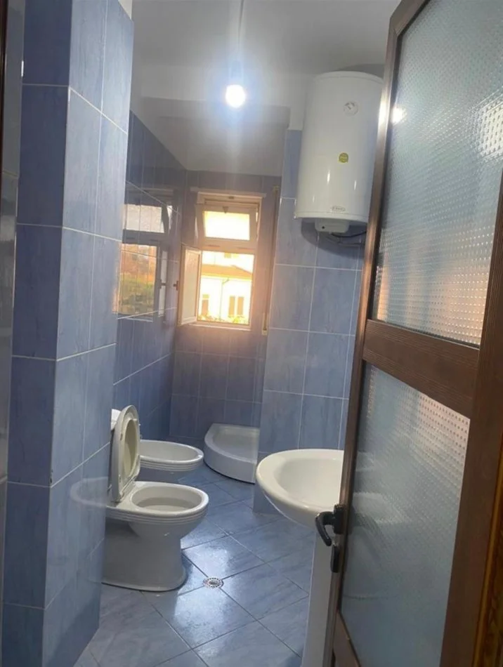 Tirane, jepet me qera apartament 2+1 Kati 3, 110 m² 300 € 