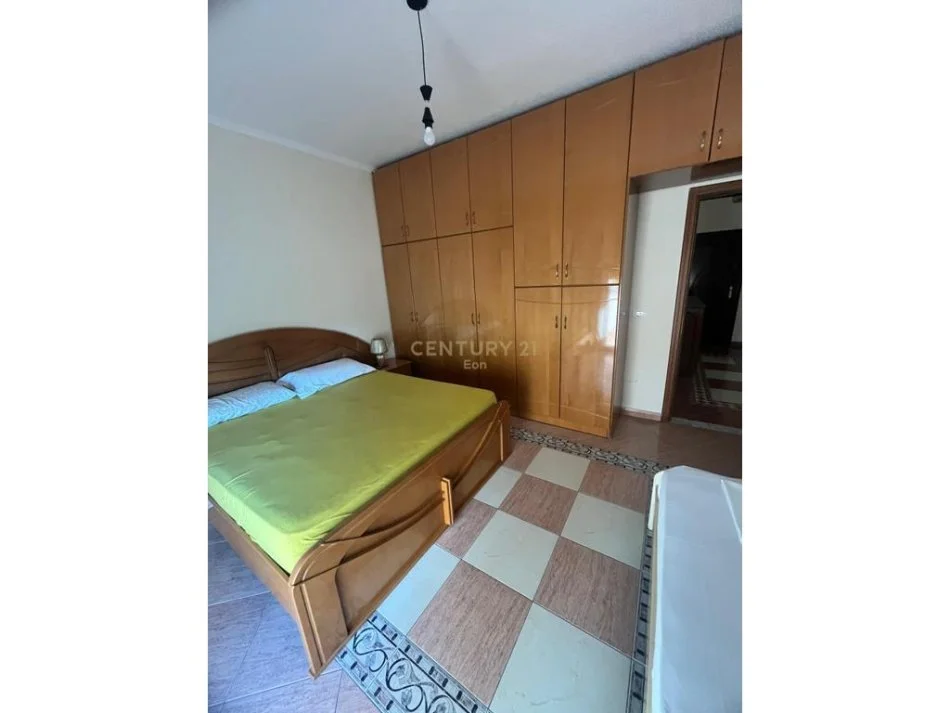 Durres, jepet me qera apartament 2+1 Kati 4, 100 m² 550 € (Plazh)