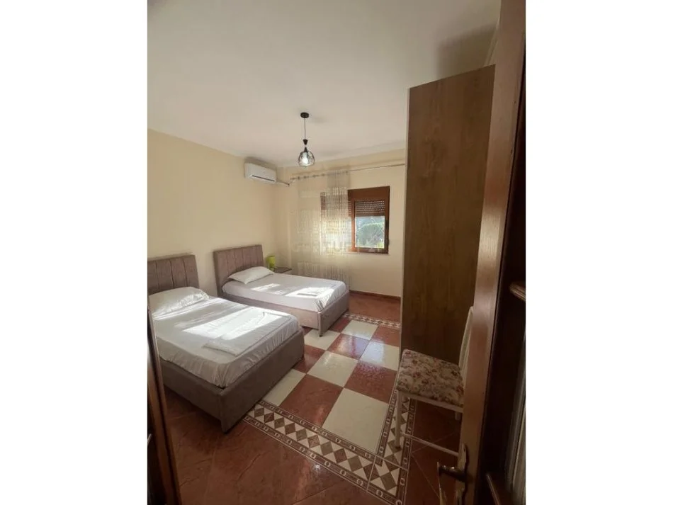 Durres, jepet me qera apartament 2+1 Kati 4, 100 m² 550 € (Plazh)