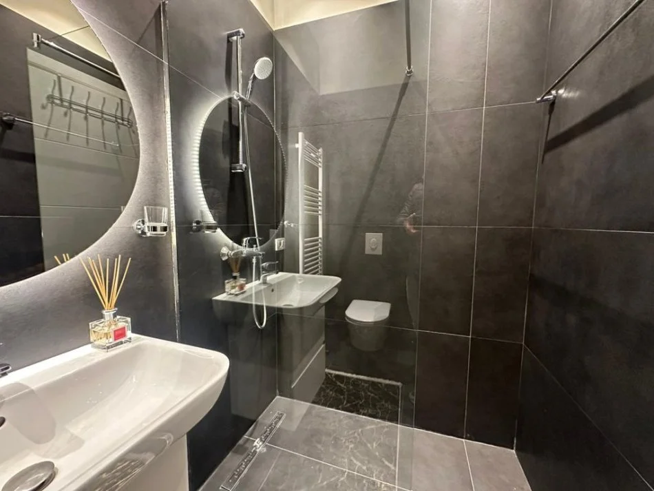 Tirane, jepet me qera apartament 2+1+Ballkon Kati 11, 113 m² 1.600 € (Rruga e elbasanit)