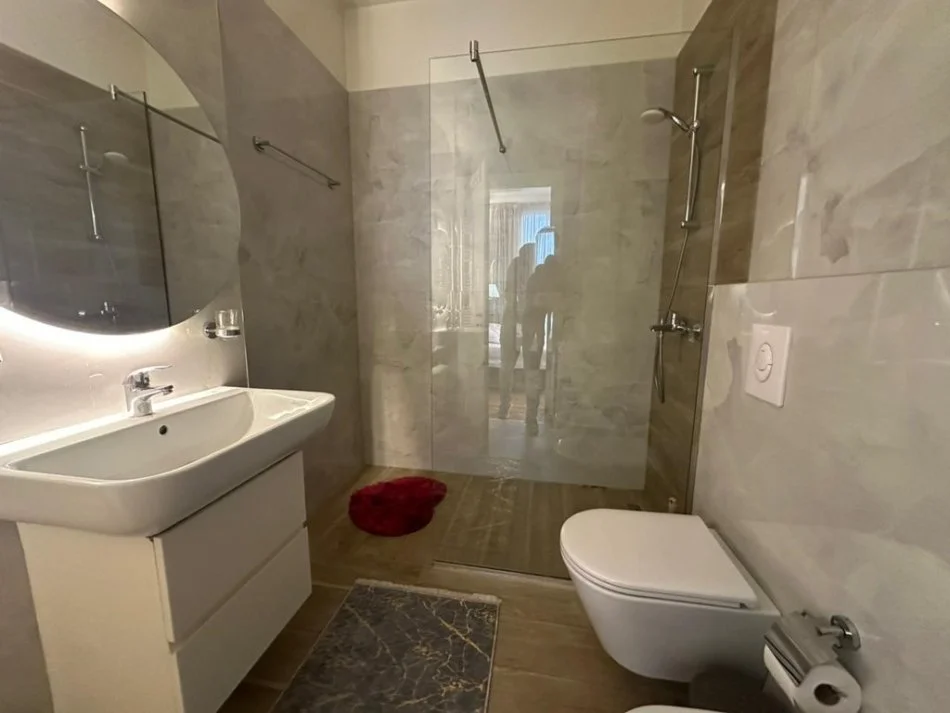 Tirane, jepet me qera apartament 2+1+Ballkon Kati 11, 113 m² 1.600 € (Rruga e elbasanit)