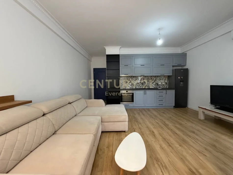 Tirane, shitet apartament 2+1 Kati 2, 89 m² 190.000 € (Materniteti i Ri, Brryli)