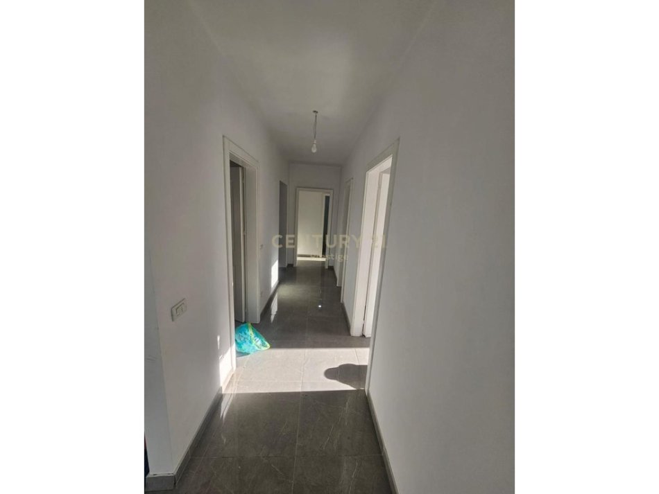 Tirane, jepet me qera zyre Kati 2, 130 m² 750 € (Unaza e Madhe)