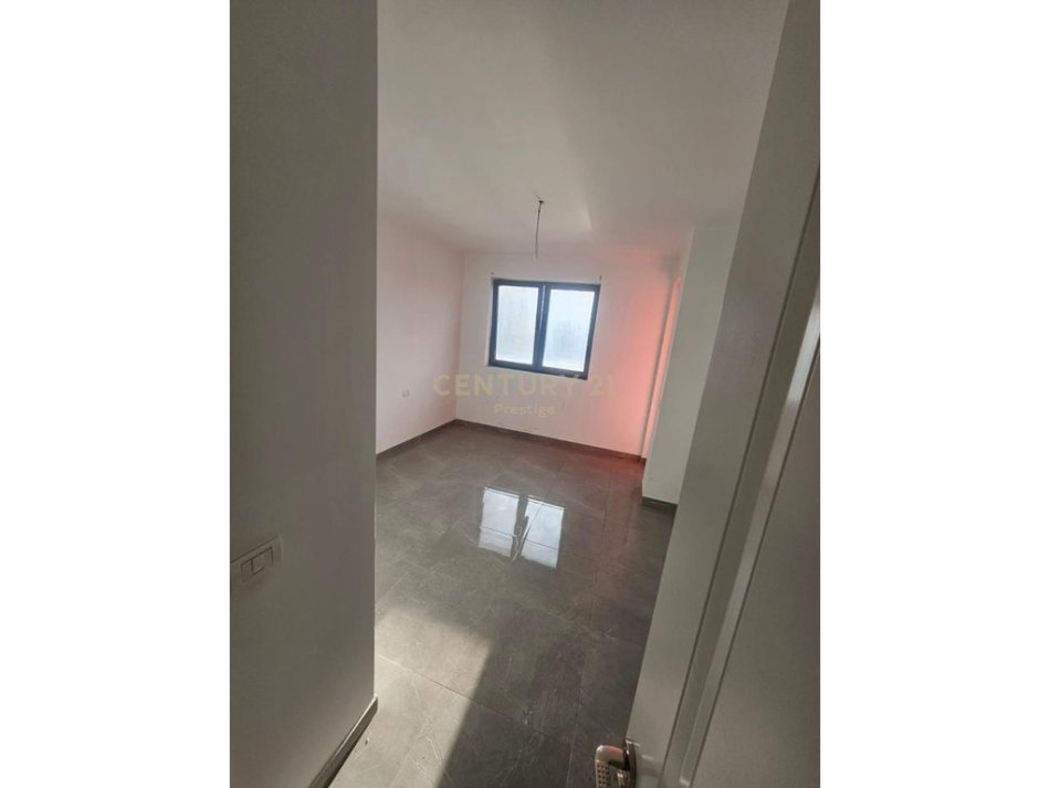 Tirane, jepet me qera zyre Kati 2, 130 m² 750 € (Unaza e Madhe)