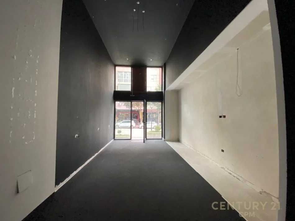 Tirane, jepet me qera ambjent biznesi Kati 0, 96 m² 1.800 € (Komuna e parisit)