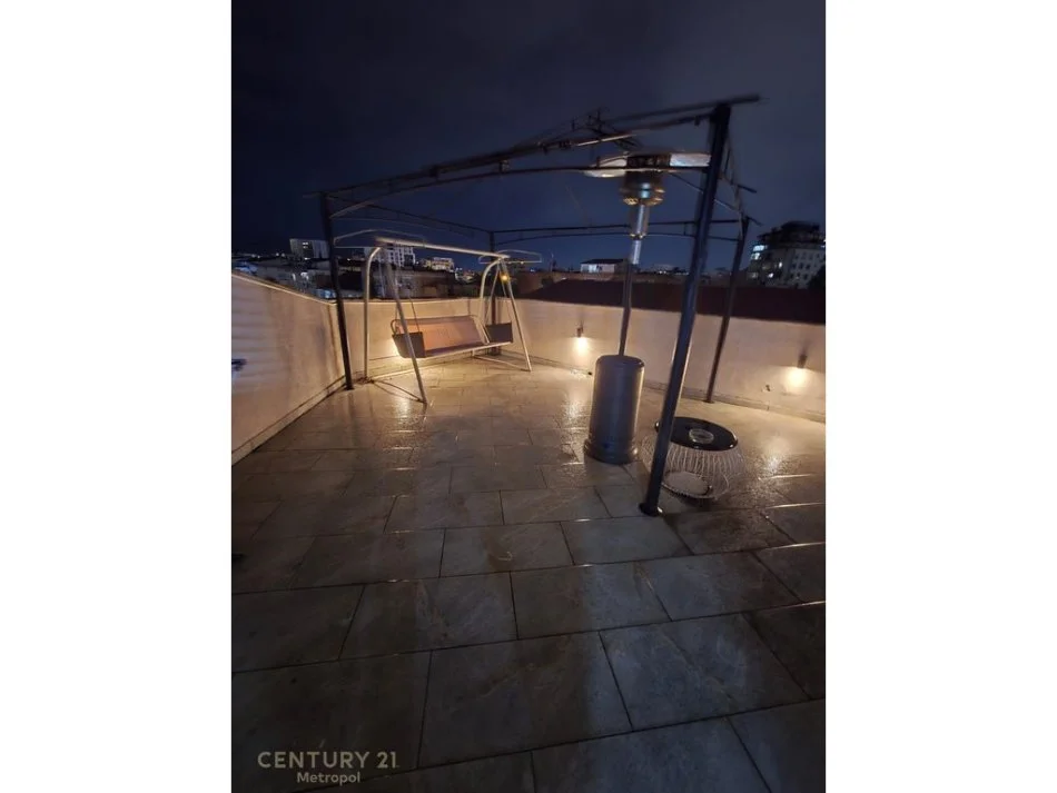 Tirane, jepet me qera apartament 2+1+Ballkon Kati 4, 130 m² 1.700 € (Komuna e parisit stadiumi selman stermasi)