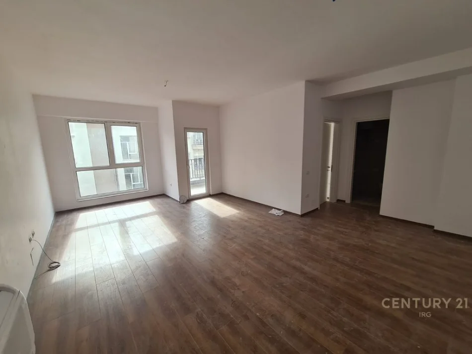 Tirane, jepet me qera apartament 1+1 Kati 4, 72 m² 500 € (21 DHJETORI)