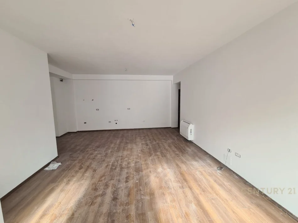 Tirane, jepet me qera apartament 1+1 Kati 4, 72 m² 500 € (21 DHJETORI)