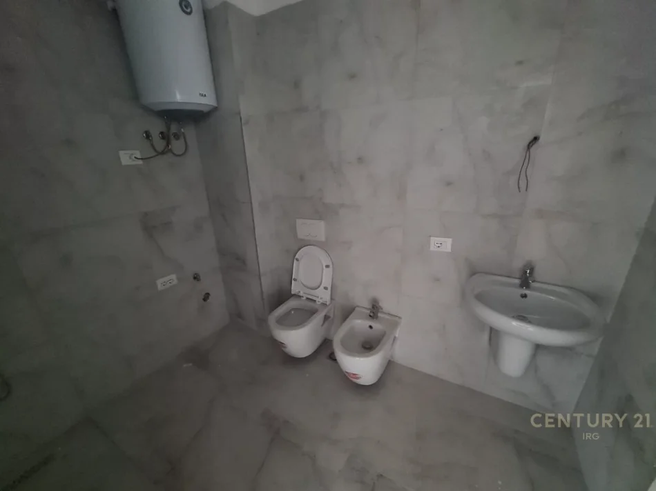Tirane, jepet me qera apartament 1+1 Kati 4, 72 m² 500 € (21 DHJETORI)
