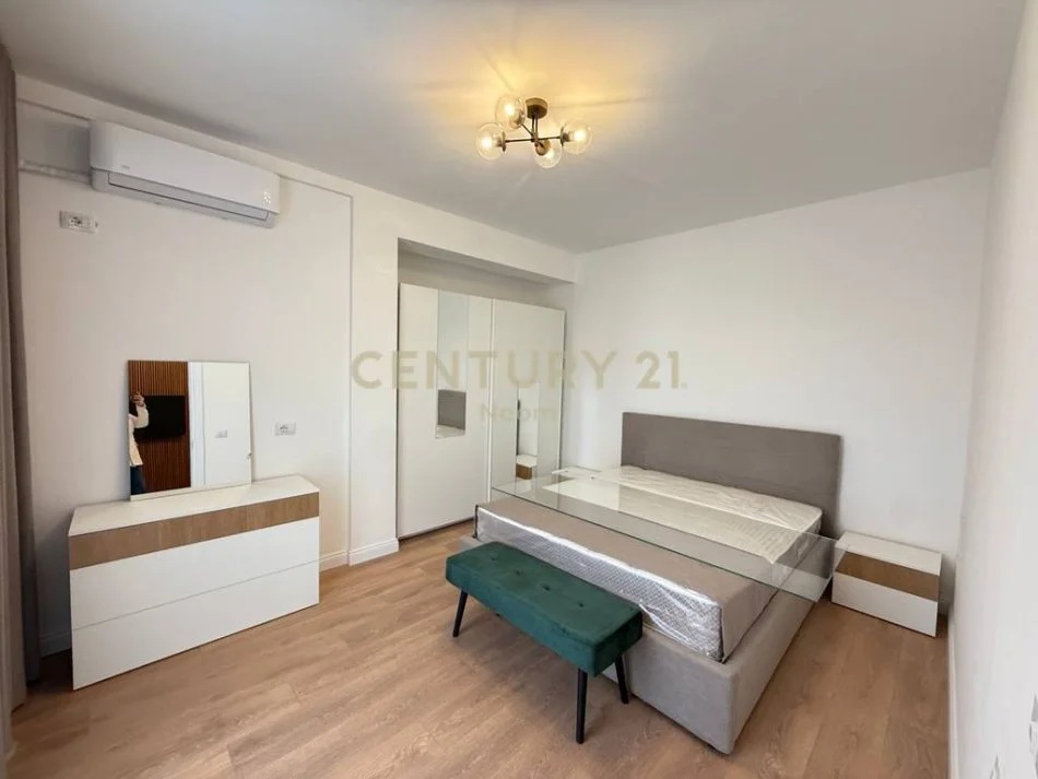 Tirane, jepet me qera apartament 3+1+Ballkon Kati 5, 144 m² 1.300 € (Liqeni i thate)