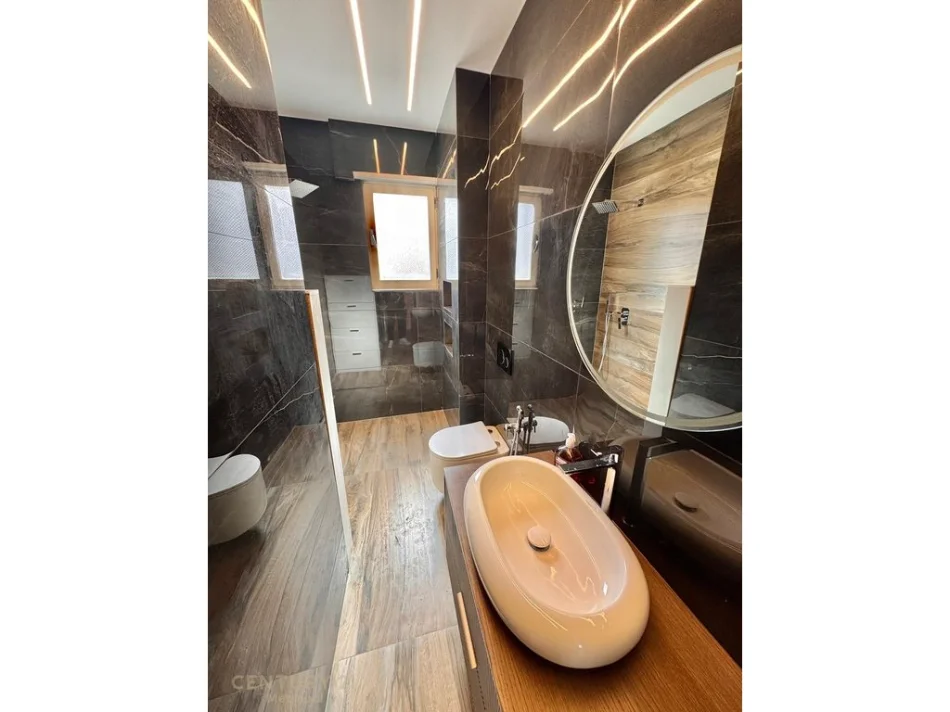 Tirane, jepet me qera apartament 2+1+Aneks+Ballkon Kati 5, 106 m² 1.000 € (Pazari i Ri Tirane)