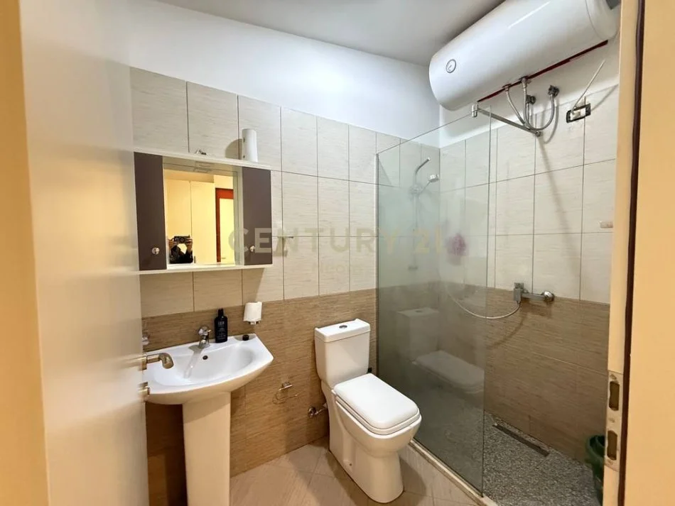 Tirane, jepet me qera apartament 1+1+Ballkon Kati 4, 48 m² 500 € (Kodra e diellit)