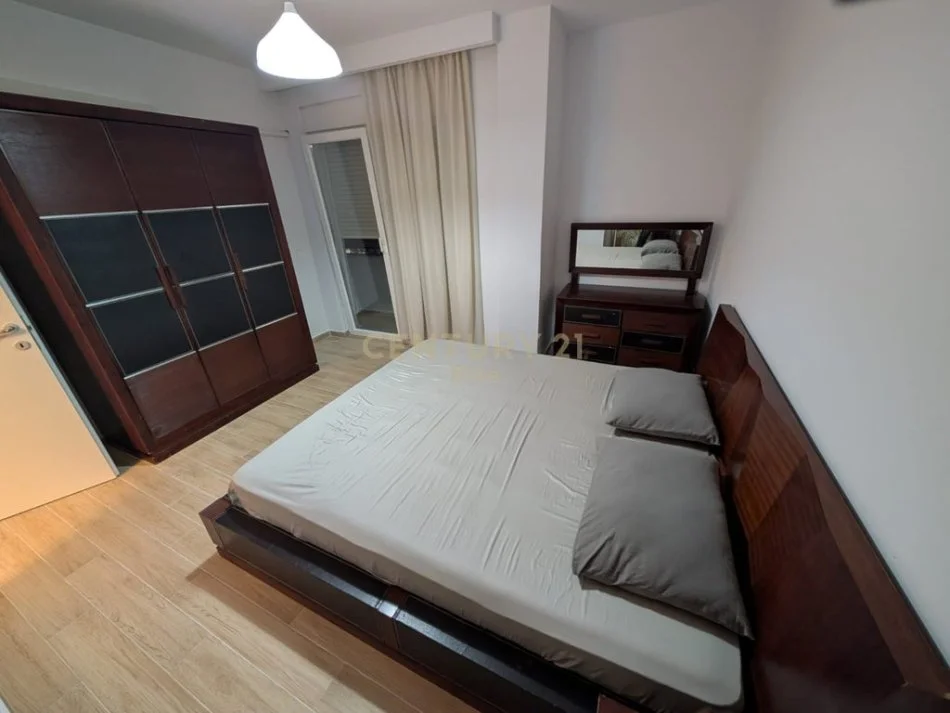 Tirane, jepet me qera apartament 2+1+Ballkon Kati 7, 90 m² 575 € (Don bosko)