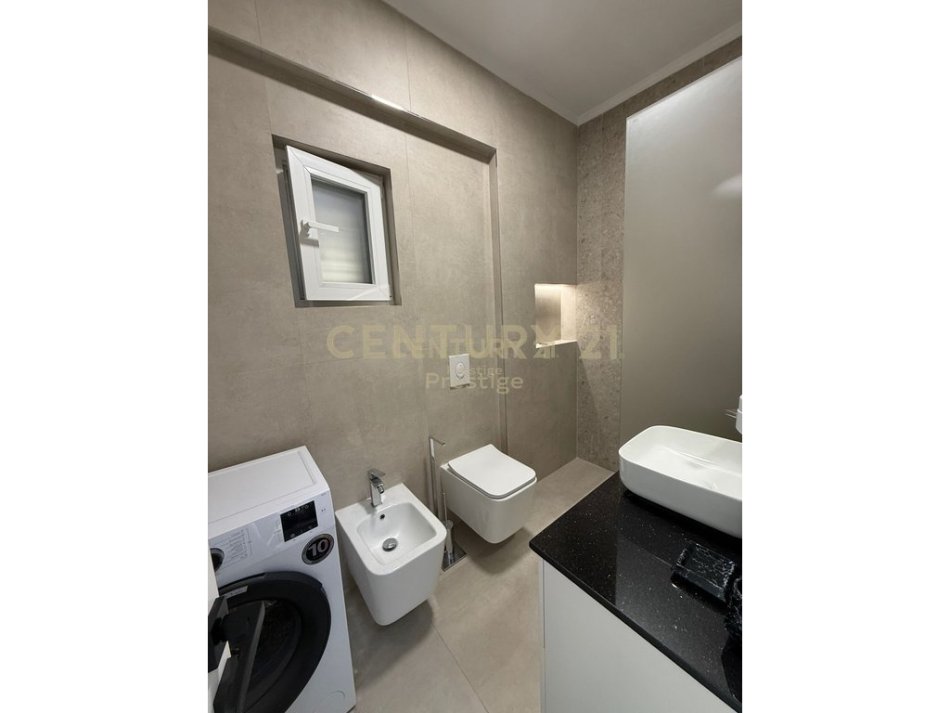 Tirane, jepet me qera apartament 2+1 Kati 2, 100 m² 1.100 € (Ambasada Amerikane)