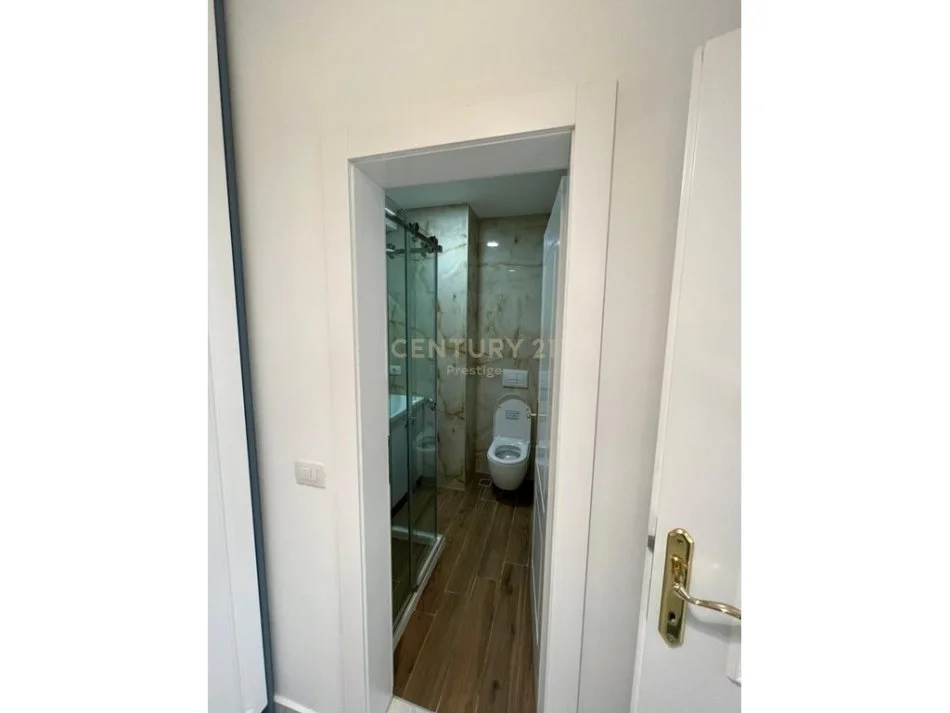 Tirane, jepet me qera apartament 2+1+Ballkon Kati 4, 100 m² 1.200 € (Sheshi willson)