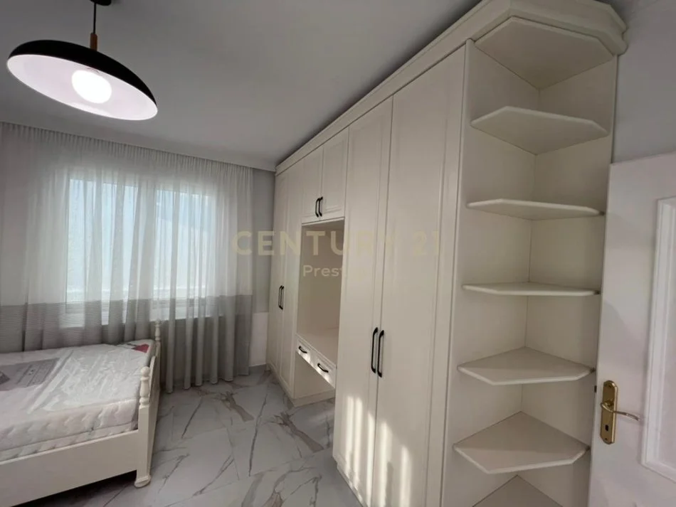 Tirane, jepet me qera apartament 2+1+Ballkon Kati 4, 100 m² 1.200 € (Sheshi willson)