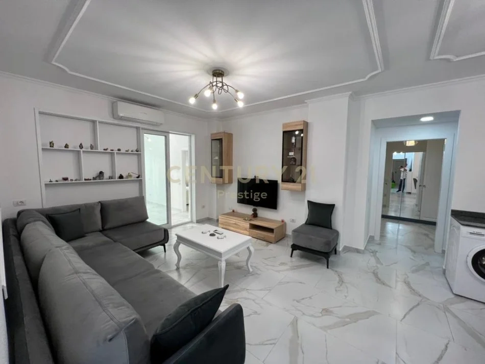 Tirane, jepet me qera apartament 2+1+Ballkon Kati 4, 100 m² 1.200 € (Sheshi willson)