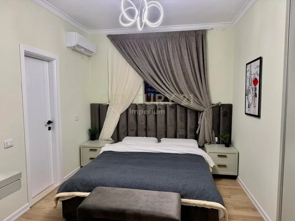 Tirane, jepet me qera apartament 3+1+Ballkon Kati 3, 105 m² 1.200 € (lulishte 1 maji)