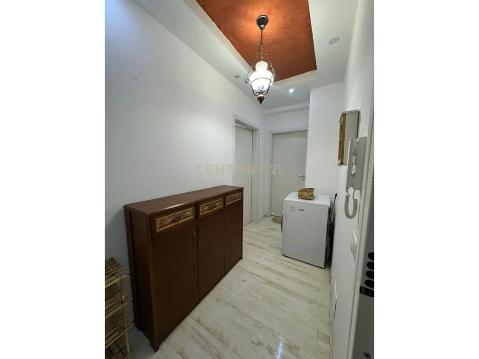Tirane, jepet me qera apartament 2+1+Ballkon Kati 6, 72 m² 650 € (kompleksi magnet)