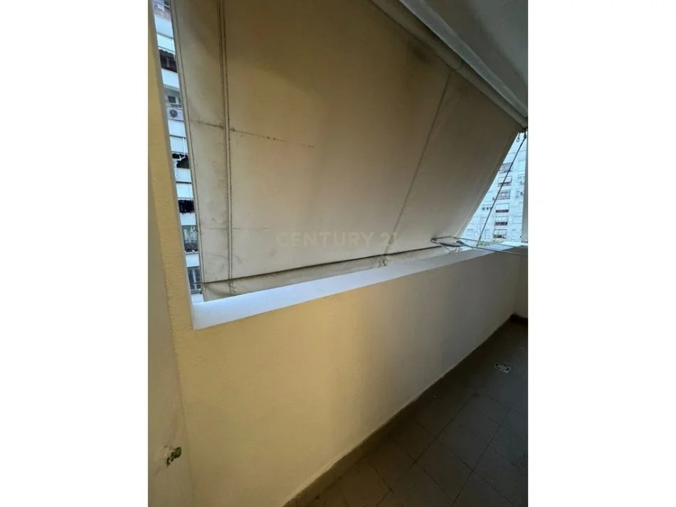 Tirane, jepet me qera apartament 2+1+Ballkon Kati 6, 72 m² 650 € (kompleksi magnet)