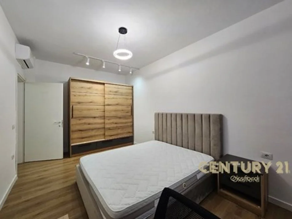 Tirane, jepet me qera apartament 2+1+Ballkon Kati 9, 104 m² 700 € (ish fusha aviacionit)