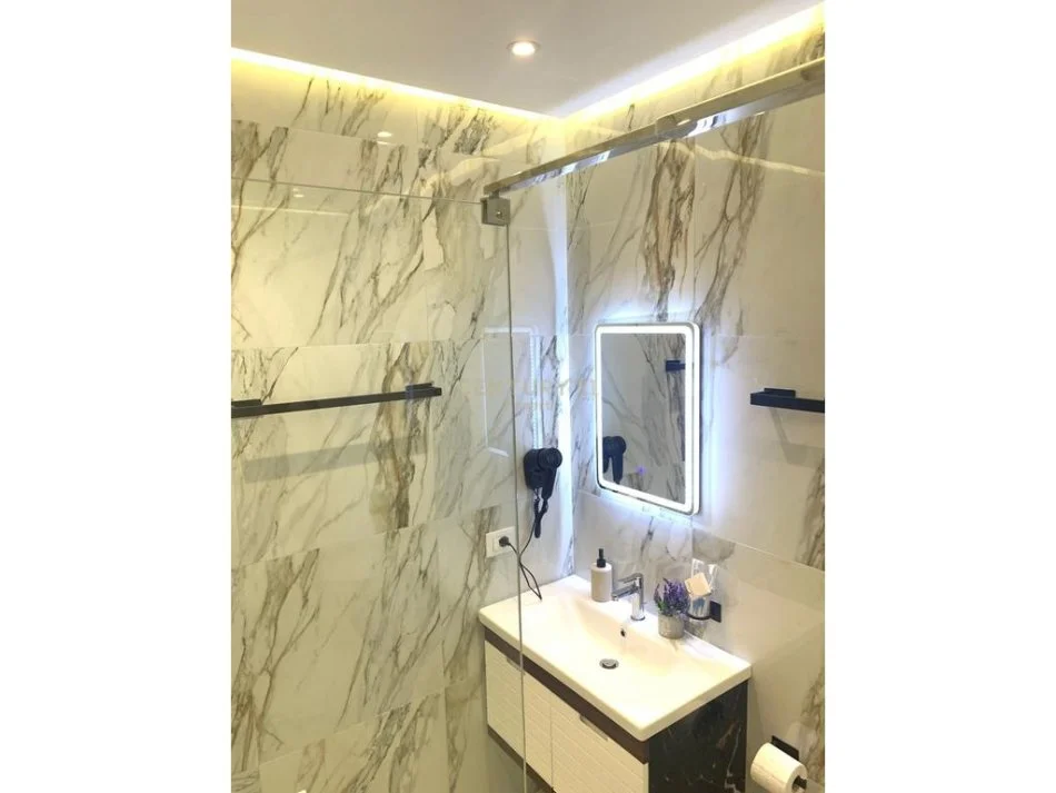 Tirane, jepet me qera apartament 2+1+Ballkon Kati 7, 1.000 € (laprake dritan hoxha)