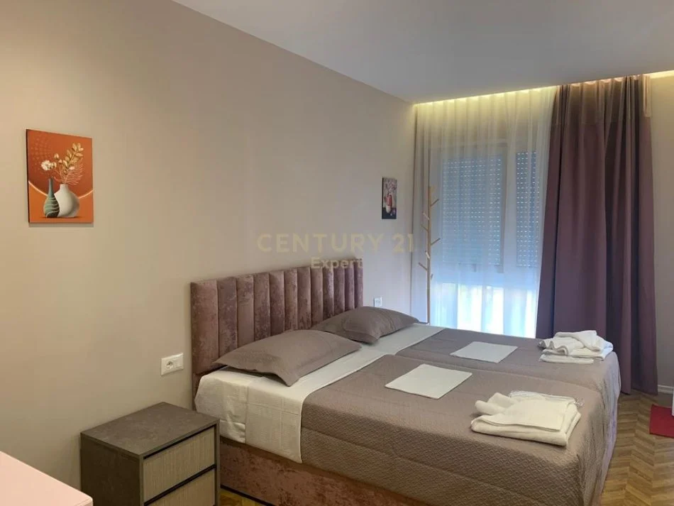 Tirane, jepet me qera apartament 2+1+Ballkon Kati 7, 1.000 € (laprake dritan hoxha)