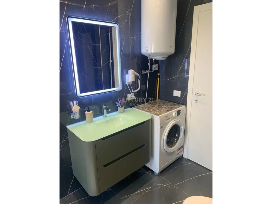 Tirane, jepet me qera apartament 2+1+Ballkon Kati 7, 1.000 € (laprake dritan hoxha)