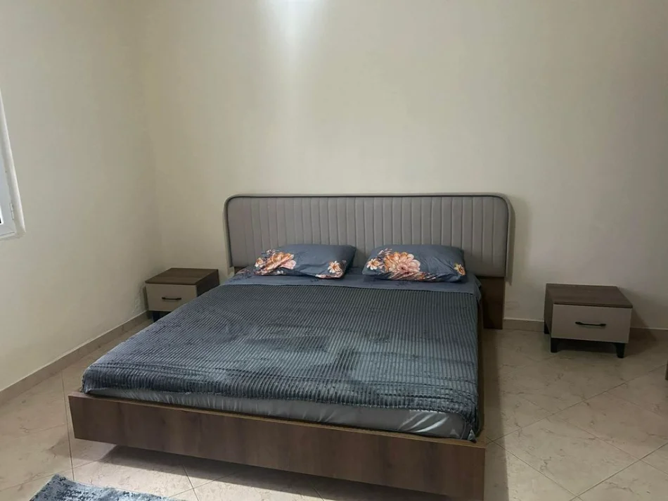 Tirane, jepet me qera apartament 2+1 Kati 1, 80 m² 450 € (pranë Terminalit të Ri)