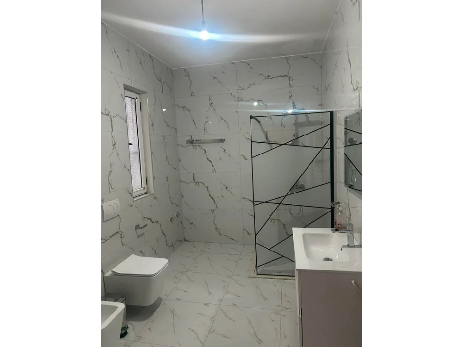 Tirane, jepet me qera apartament 2+1 Kati 1, 80 m² 450 € (pranë Terminalit të Ri)