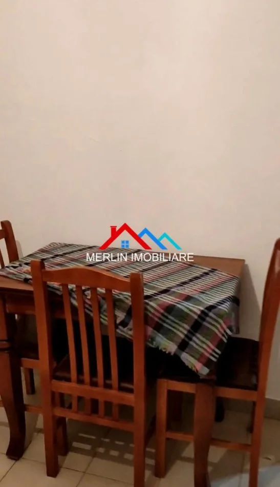 Tirane, jepet me qera apartament 1+1+Ballkon Kati 2, 75 m² 365 € (RRUGA VIKTOR EFTIMIU,VASIL SHANTO)