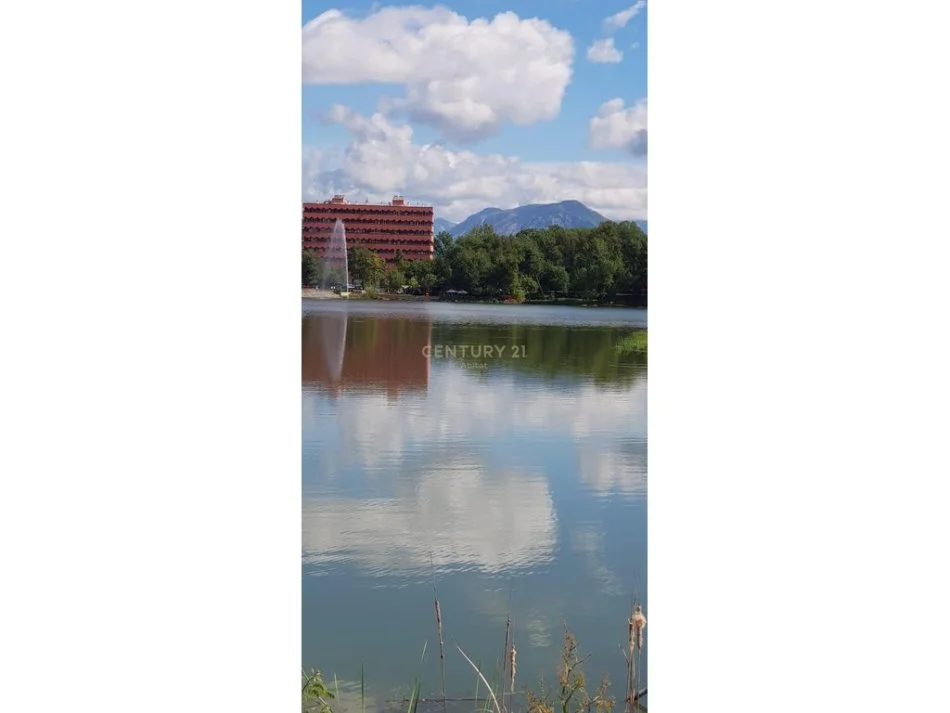 Tirane, jepet me qera apartament 2+1+Ballkon Kati 6, 190 m² 2.500 € (liqeni i tiranes)