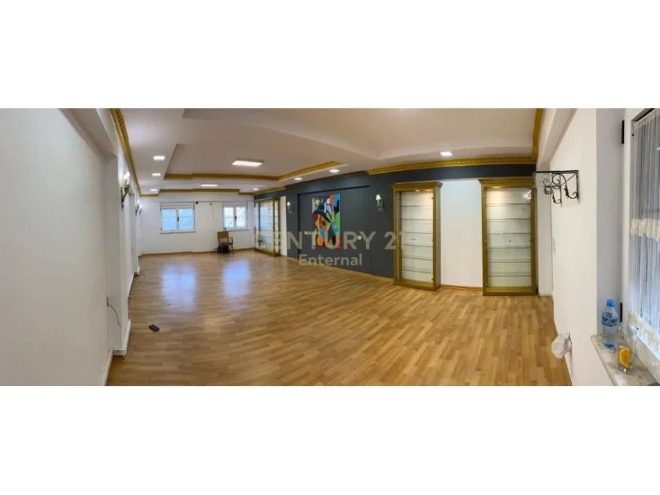 Tirane, jepet me qera ambjent biznesi , 120 m² 1.400 € (sheshi skenderbej)