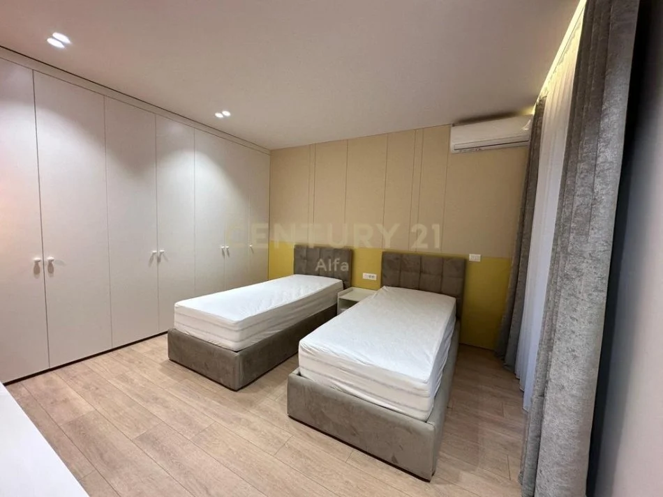 Tirane, jepet me qera apartament 3+1+Ballkon Kati 3, 170 m² 2.000 € (rruga e kosovareve)