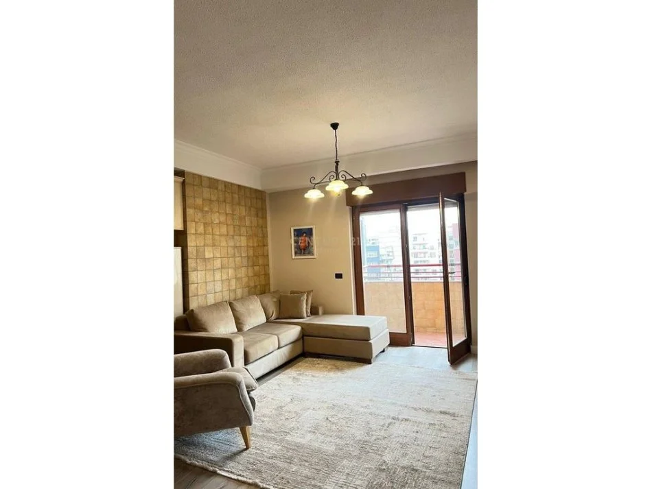 Tirane, jepet me qera apartament 2+1+Ballkon Kati 7, 130 m² 1.500 € (rruga e barrikadave)