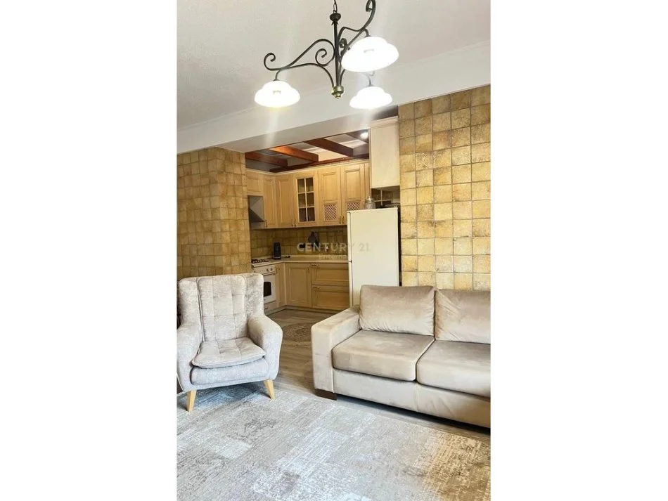 Tirane, jepet me qera apartament 2+1+Ballkon Kati 7, 130 m² 1.500 € (rruga e barrikadave)