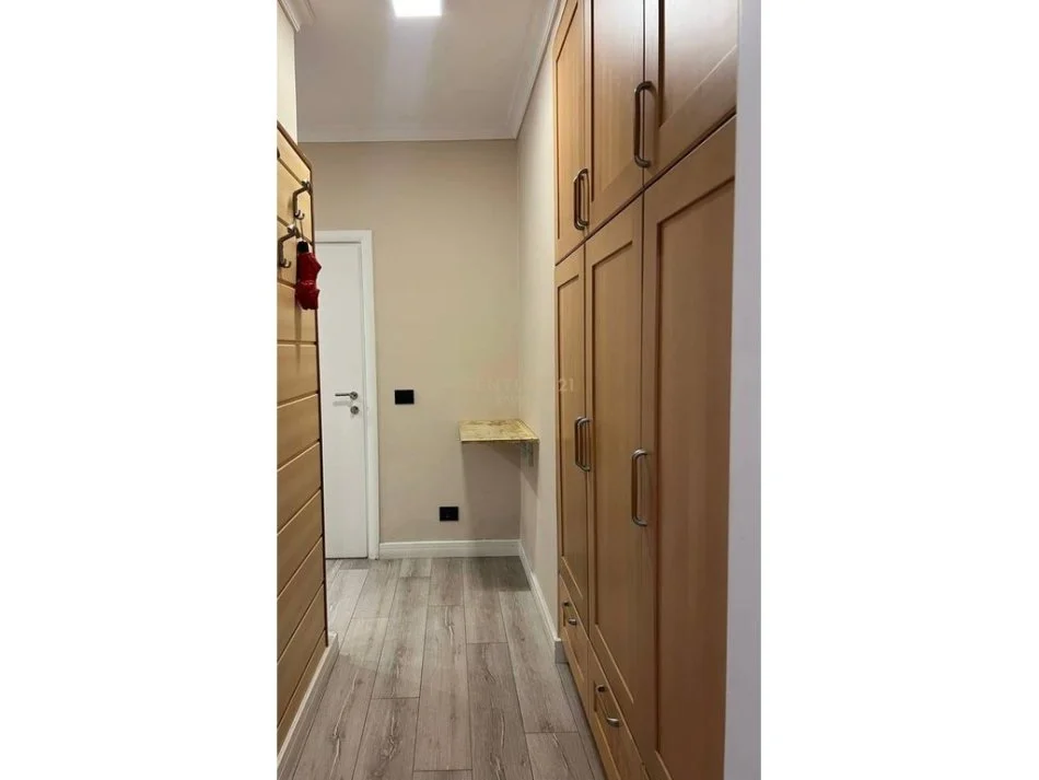 Tirane, jepet me qera apartament 2+1+Ballkon Kati 7, 130 m² 1.500 € (rruga e barrikadave)